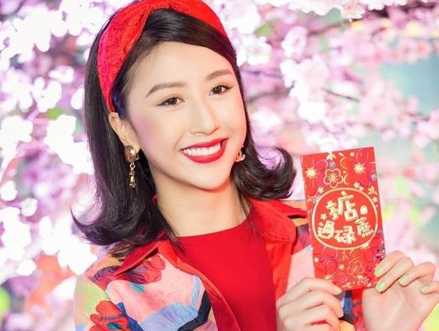 Hot girl Viet lam gi trong dip Tet Nguyen dan? hinh anh