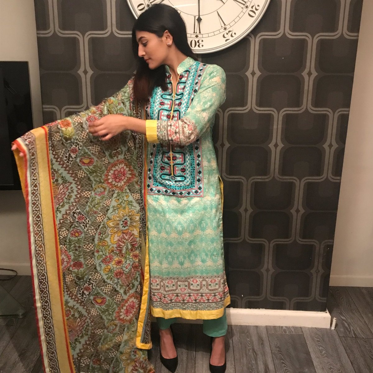 co gai dang anh mat bi tat axit anh 3