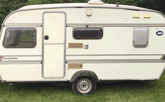 Chang trai bien nha di dong thanh may anh khong lo hinh anh