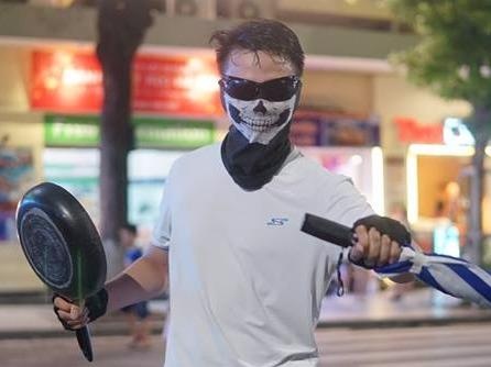 Cam chao chay, tuyen nguoi yeu o pho di bo: Nham nhi hay sang tao? hinh anh