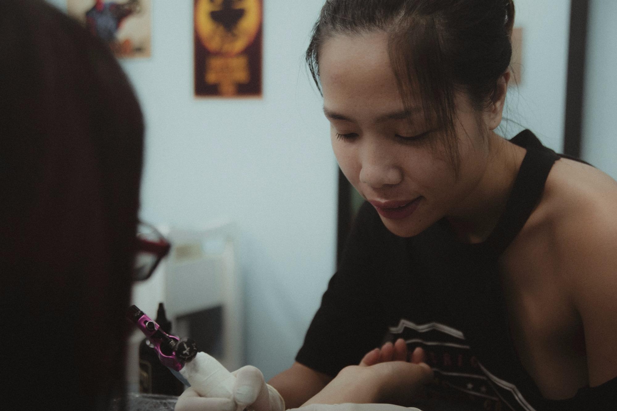 Cuu thi sinh Olympia bo viec luong nghin do lam tho xam hinh hinh anh