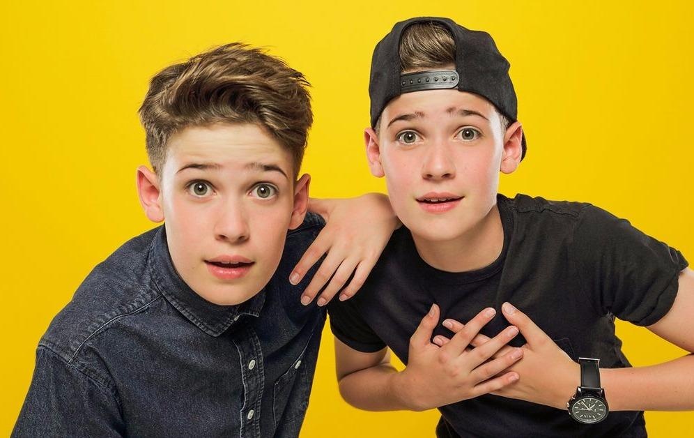 Cap song sinh dien trai khoe giong hat am ap hinh anh