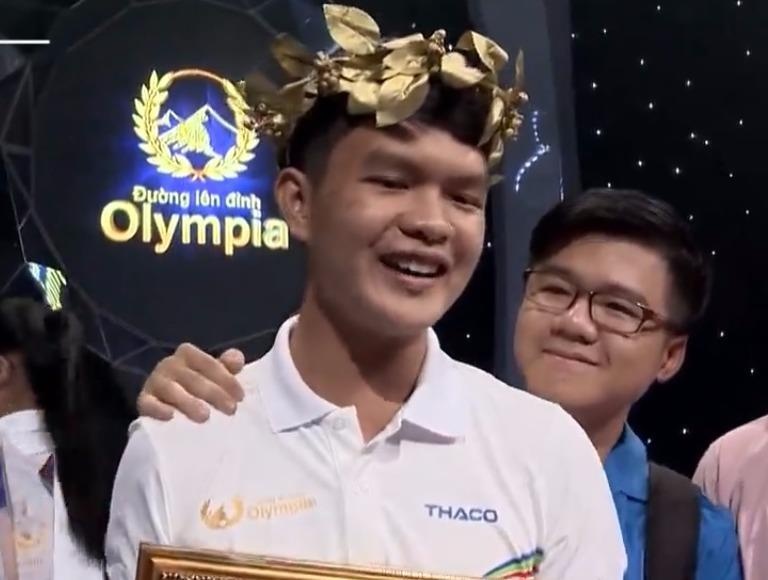 Nam sinh Phu Yen 'qua nhanh, qua nguy hiem' o cuoc thi tuan Olympia hinh anh