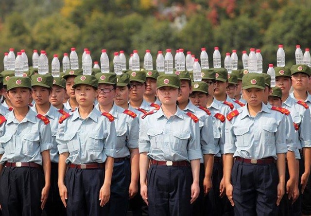 clip tap quan su cua sinh vien Trung Quoc anh 1