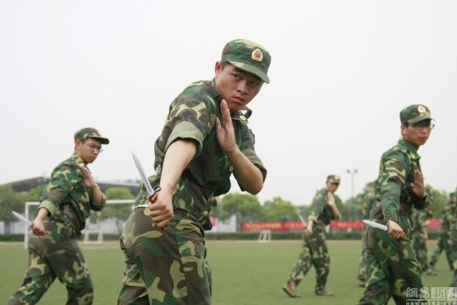 clip tap quan su cua sinh vien Trung Quoc anh 3