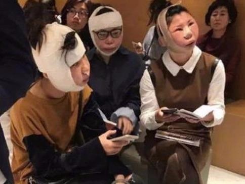 Vu 3 co gai bi giu lai san bay vi mat khac xa anh ho chieu la gia? hinh anh