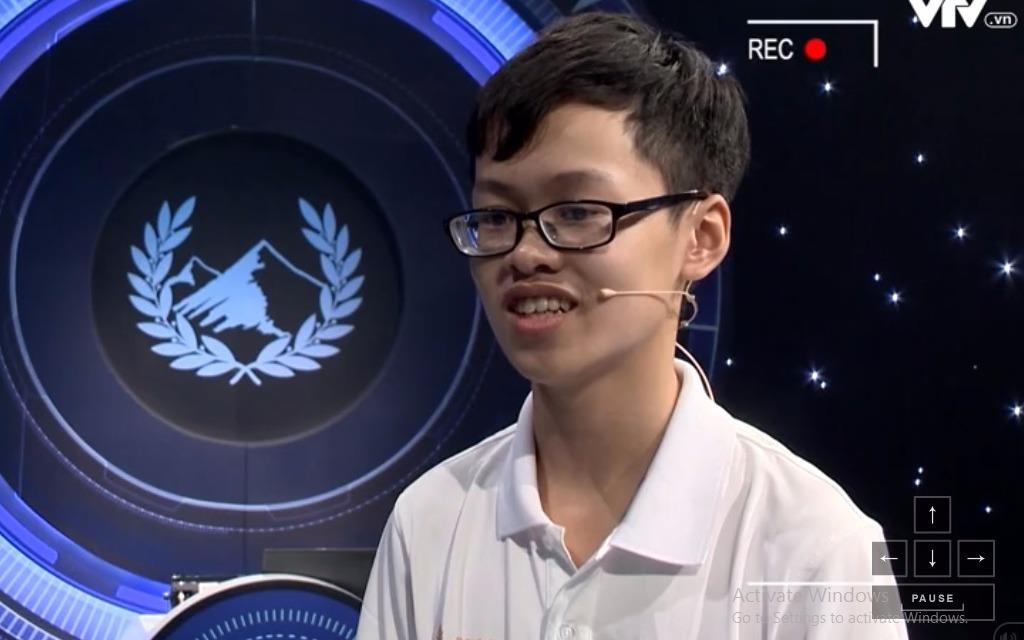 Quang Nhat tra loi dung 2/3 cau hoi Ve dich hinh anh