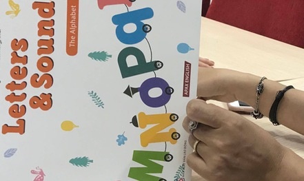 Doc quyen sach tieng Anh mam non: Khong phai y cua so hinh anh