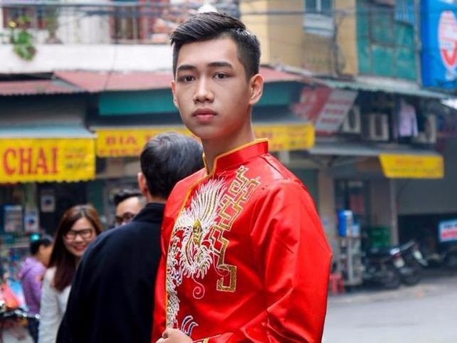 Nam vuong DH Quoc gia Ha Noi cao 1,8 m, gioi tieng Duc, dam me lam MC hinh anh