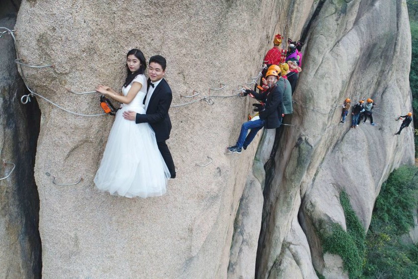 anh cuoi mao hiem anh 2