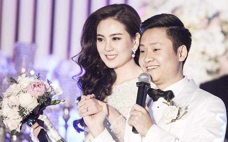 MC Mai Ngoc choi piano, khoe khoanh khac ngot ngao trong le cuoi hinh anh