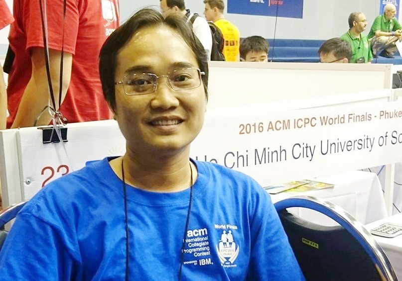 8X mo trung tam thuat toan, co 4 hoc vien trung tuyen Facebook, Google hinh anh