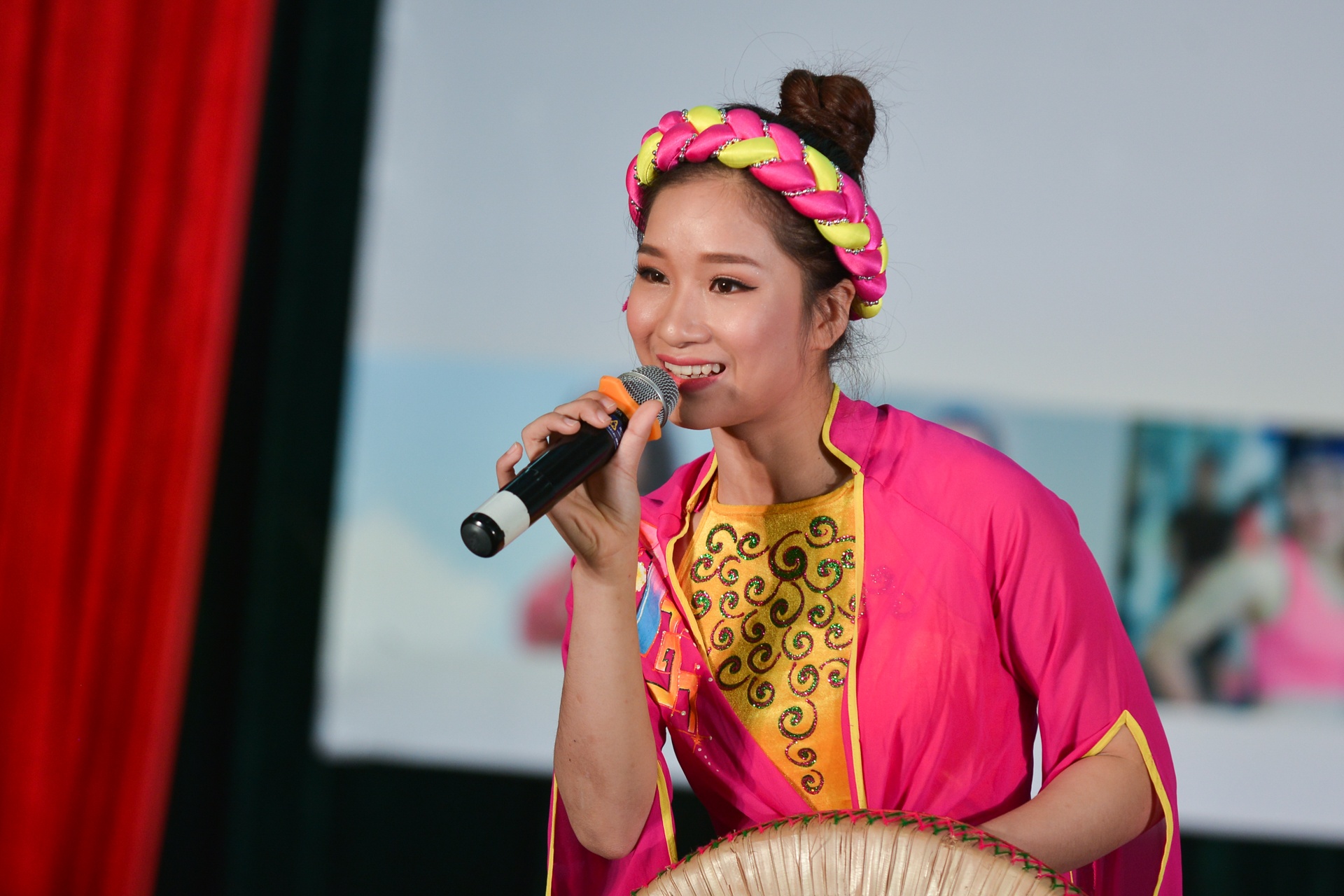 guong mat trang bia bao Sinh vien Viet Nam anh 9