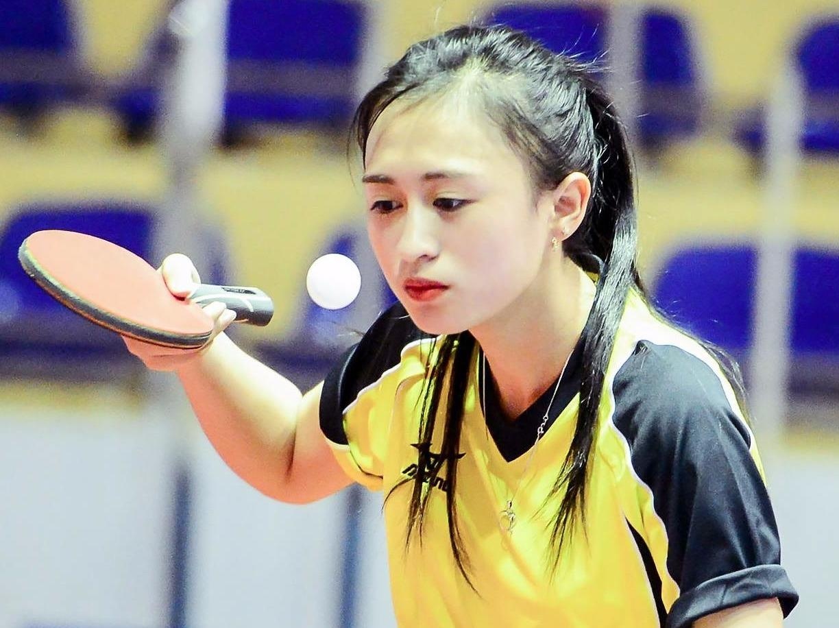 'Hot girl bong ban' noi tieng tren mang sau mot dem gio ra sao? hinh anh