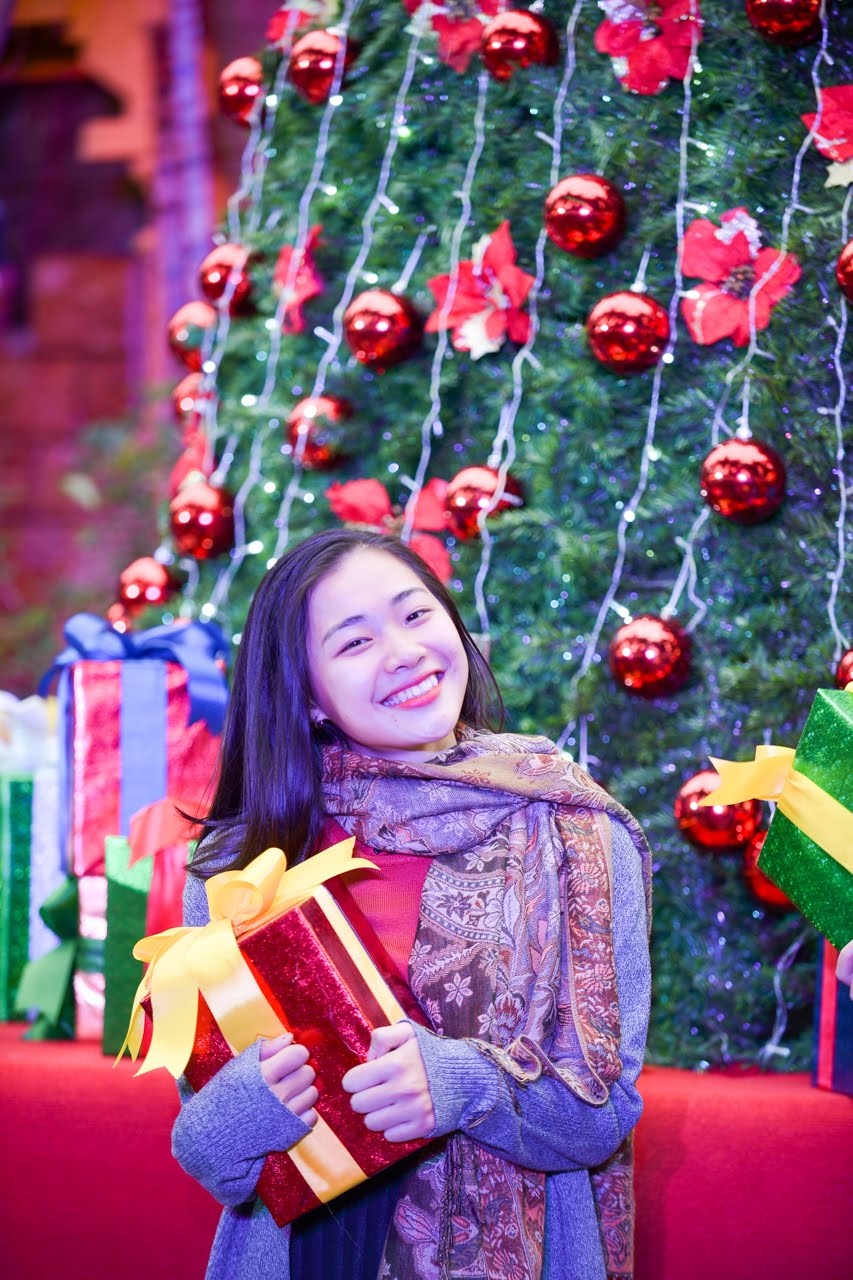 nữ sinh đọc tham luận tại ĐH Đoàn toàn quốc XI ảnh 7 nu sinh doc tham luan tai DH Doan toan quoc XI anh 7