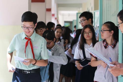 Co nen dua ngoai ngu vao ky thi lop 10? hinh anh