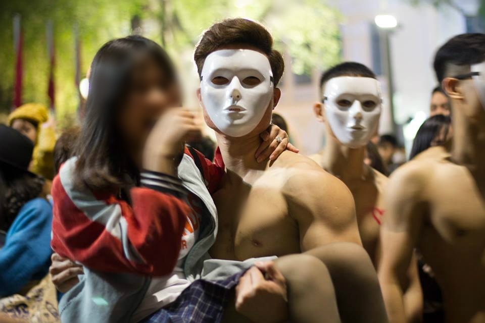 su kien om trai la 6 mui o pho di bo anh 2