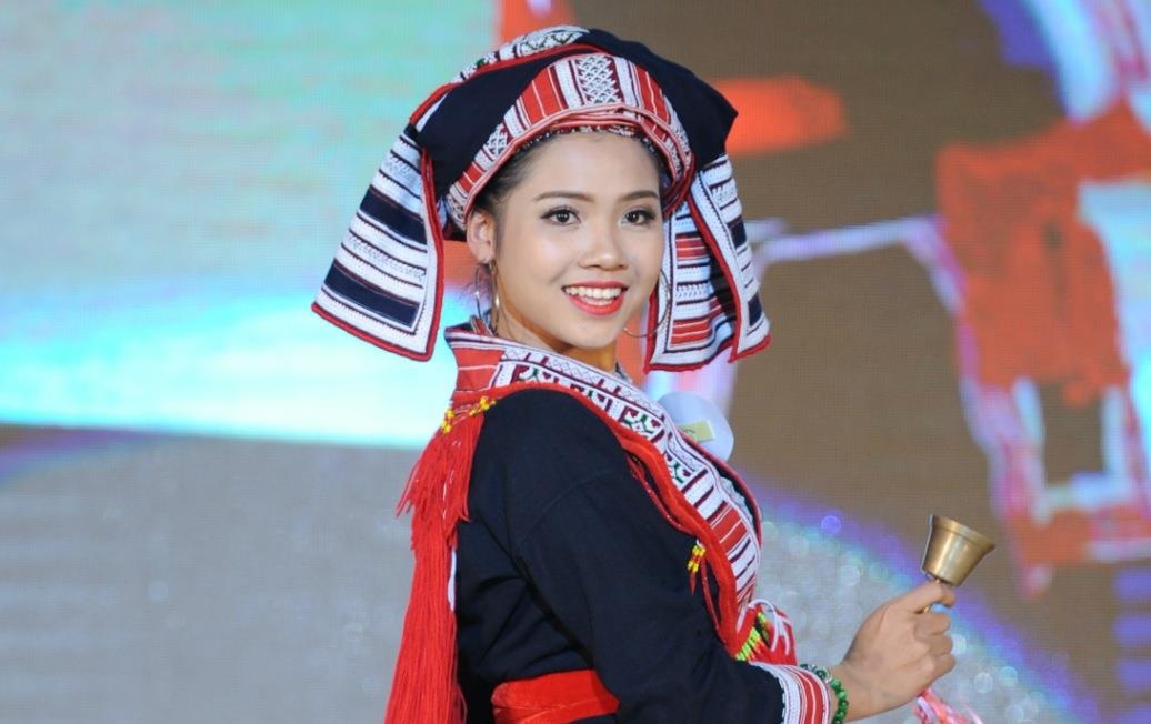 9X dan toc Dao den tu 'mien gai dep' Tuyen Quang: Mo lam bac si gioi hinh anh