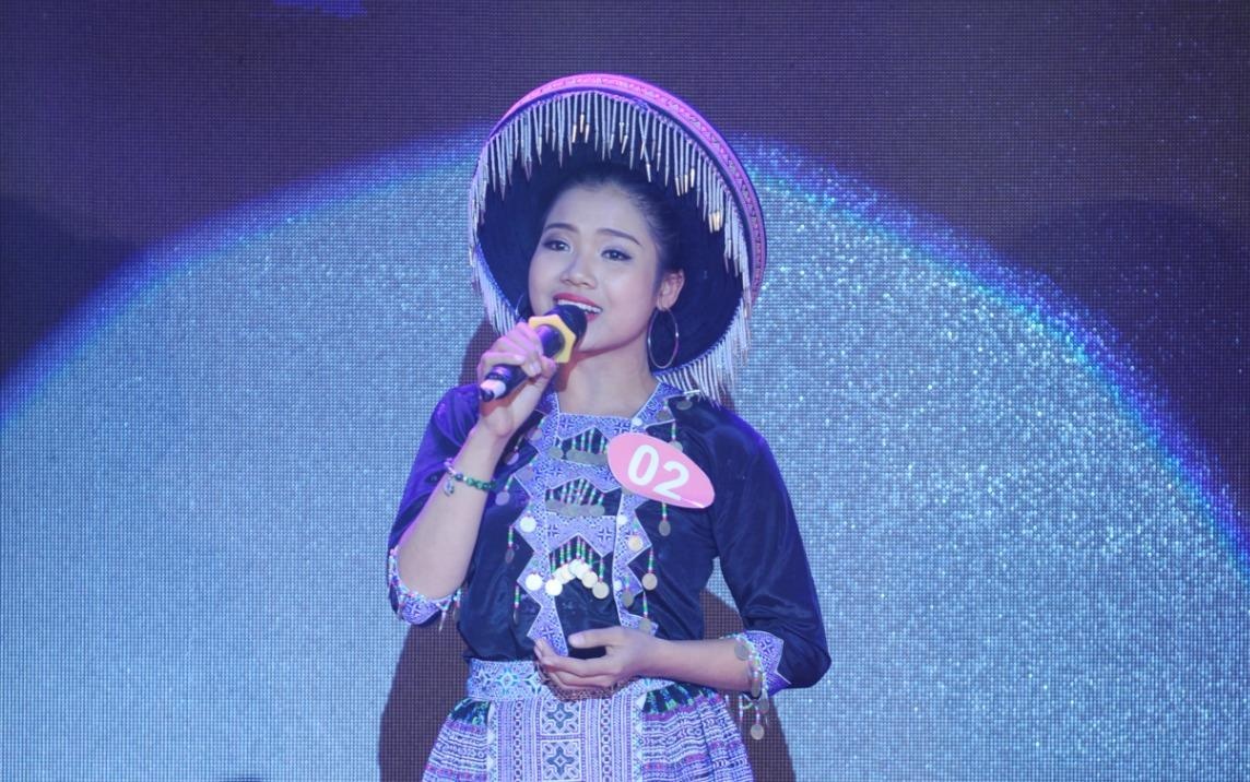 Thu Huong the hien kha nang hat tieng Mong hinh anh