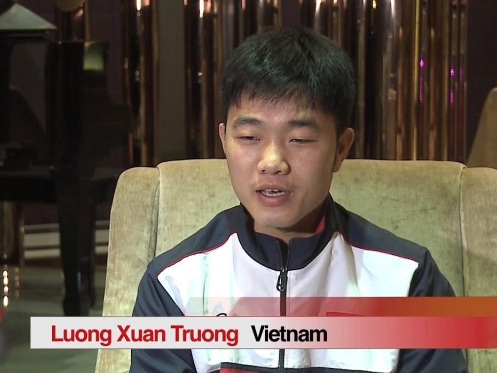 Man noi tieng Anh luu loat cua doi truong Xuan Truong hut dan mang hinh anh