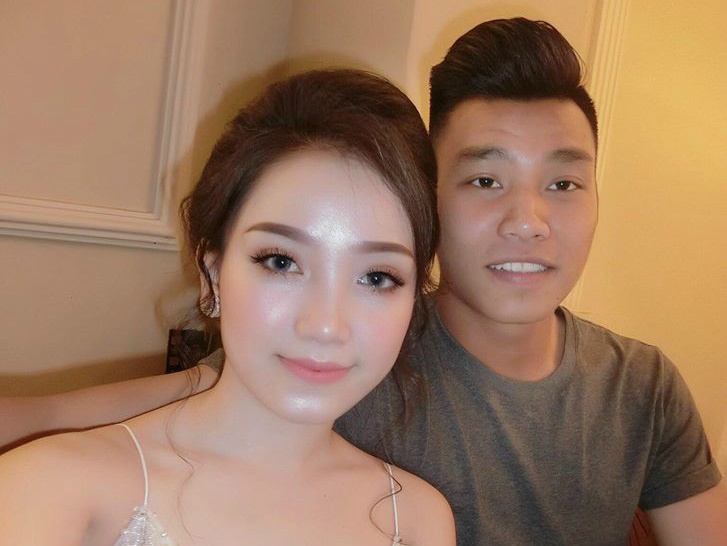 Dan ban gai xinh dep, noi tieng tren mang cua cau thu U23 Viet Nam hinh anh