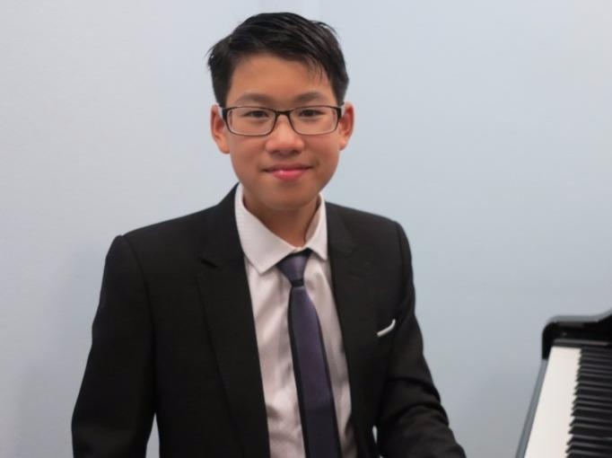 Nam sinh 13 tuoi dai dien Viet Nam choi piano o Nhat Ban hinh anh