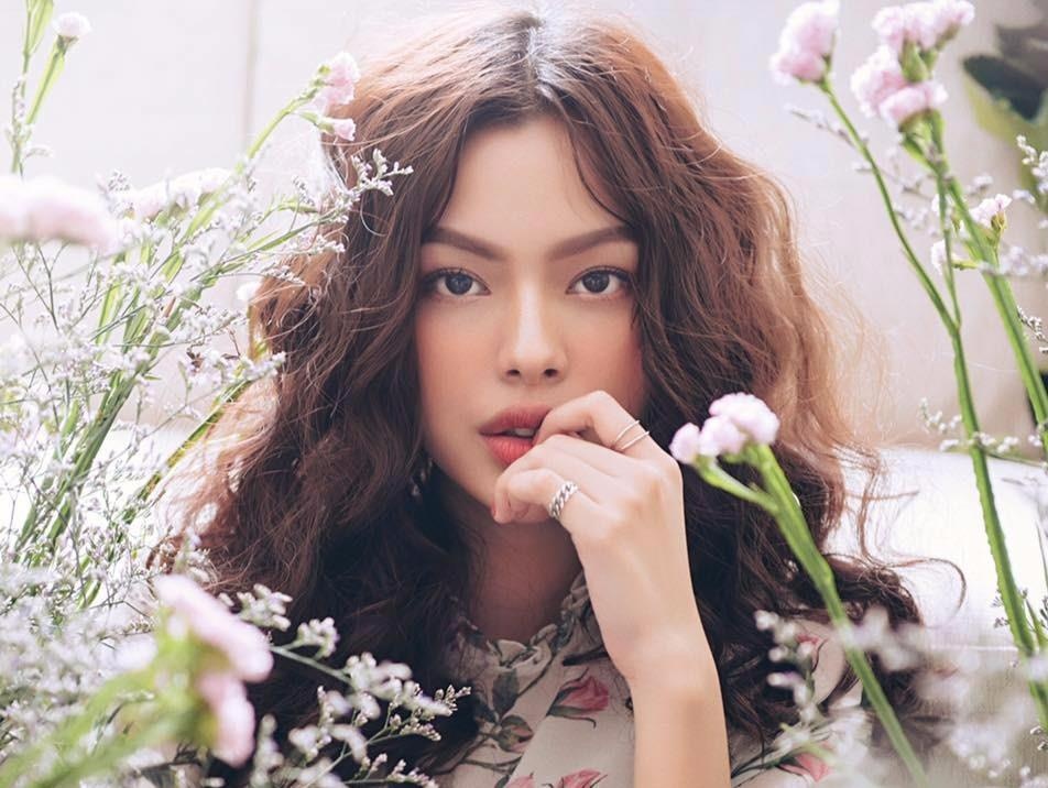Hot girl Viet: Nguoi ve nha voi cha me, ke di 'doi gio' ngay Tet hinh anh