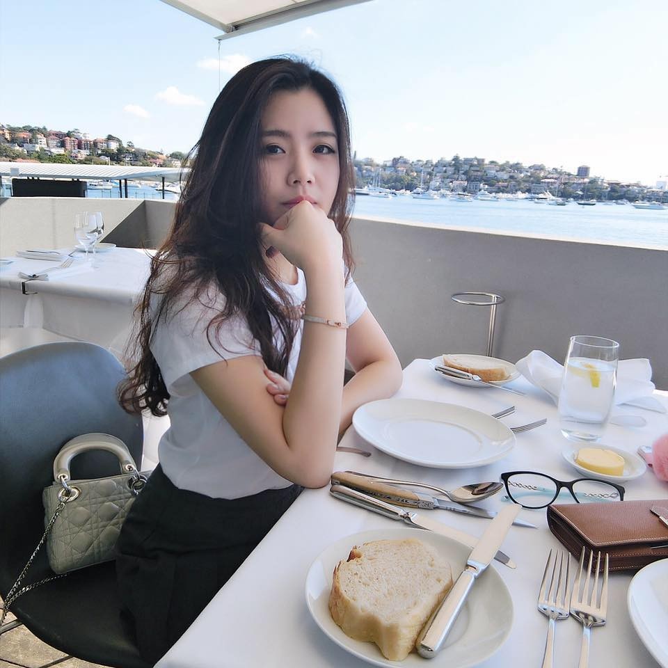 em gai nguoi noi tieng anh 6