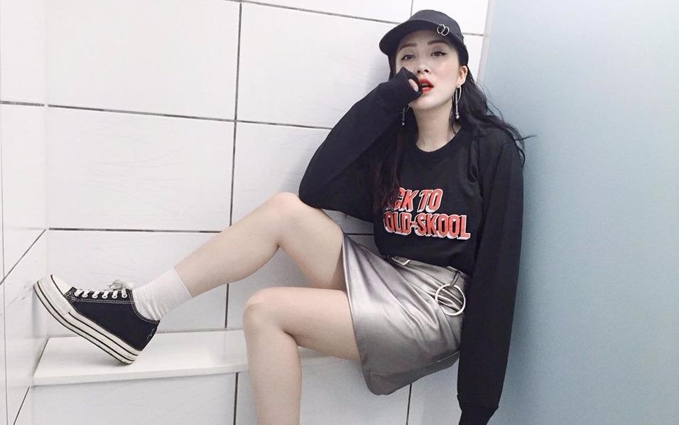 Phong cach thoi trang cuc 'chat' cua em ho Huong Tram hinh anh