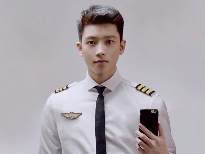 Lam viec trong Bo Tai chinh Anh nhu Chris Khoa co kho khong? hinh anh