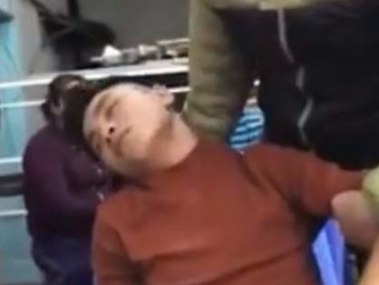 9X bat tinh vi uong ruou thach do: 210.000 dong doi tinh mang co dang? hinh anh