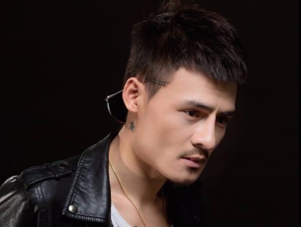 Hien tuong Hoa Vinh: Cuoc song do co cuc tu khi biet livestream hat hinh anh