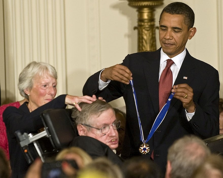 Stephen Hawking anh 4