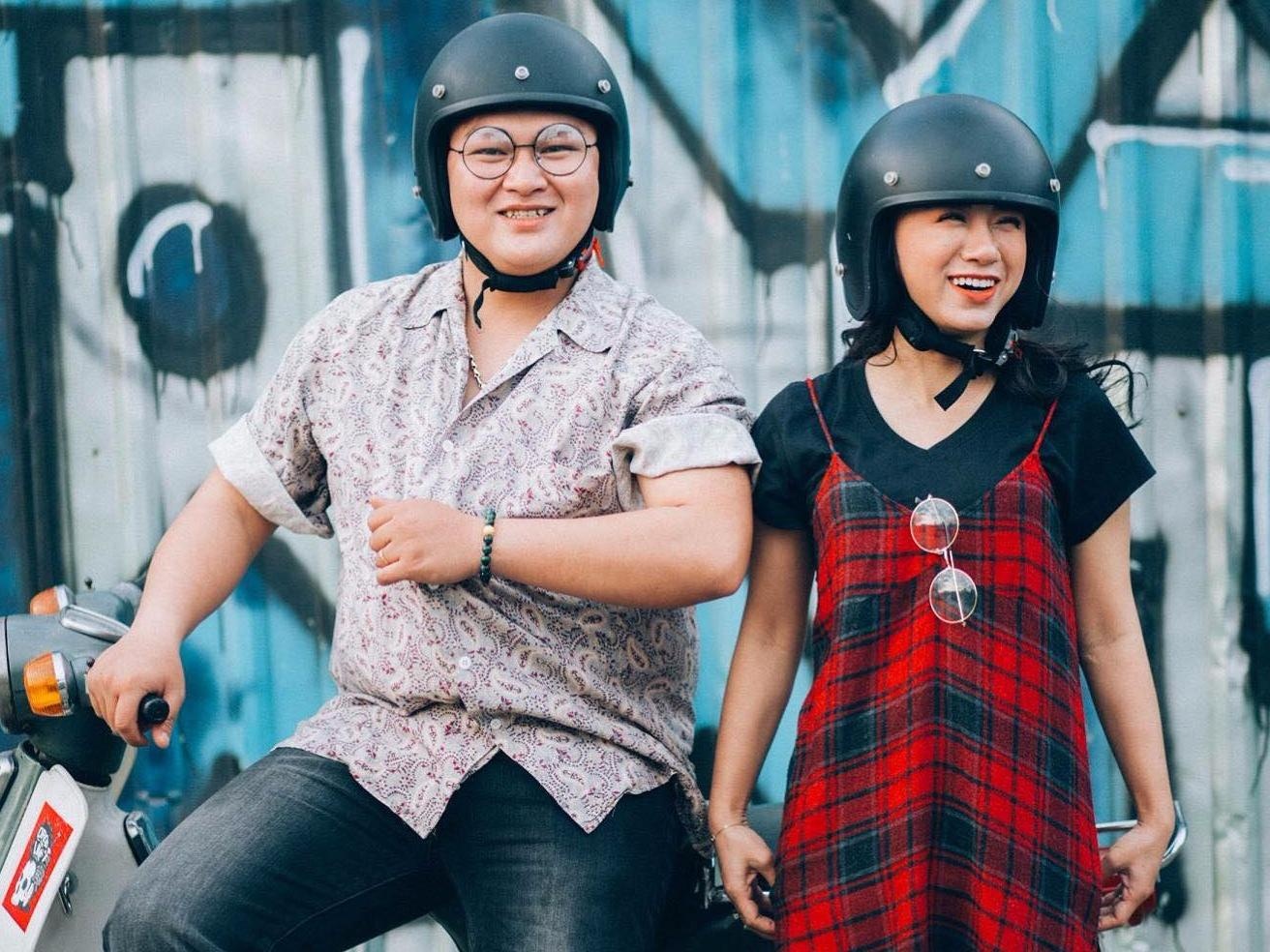 Bo anh cuoi doi tre 'chi oi, anh yeu em' chenh nhau 50 kg va 30 cm hinh anh