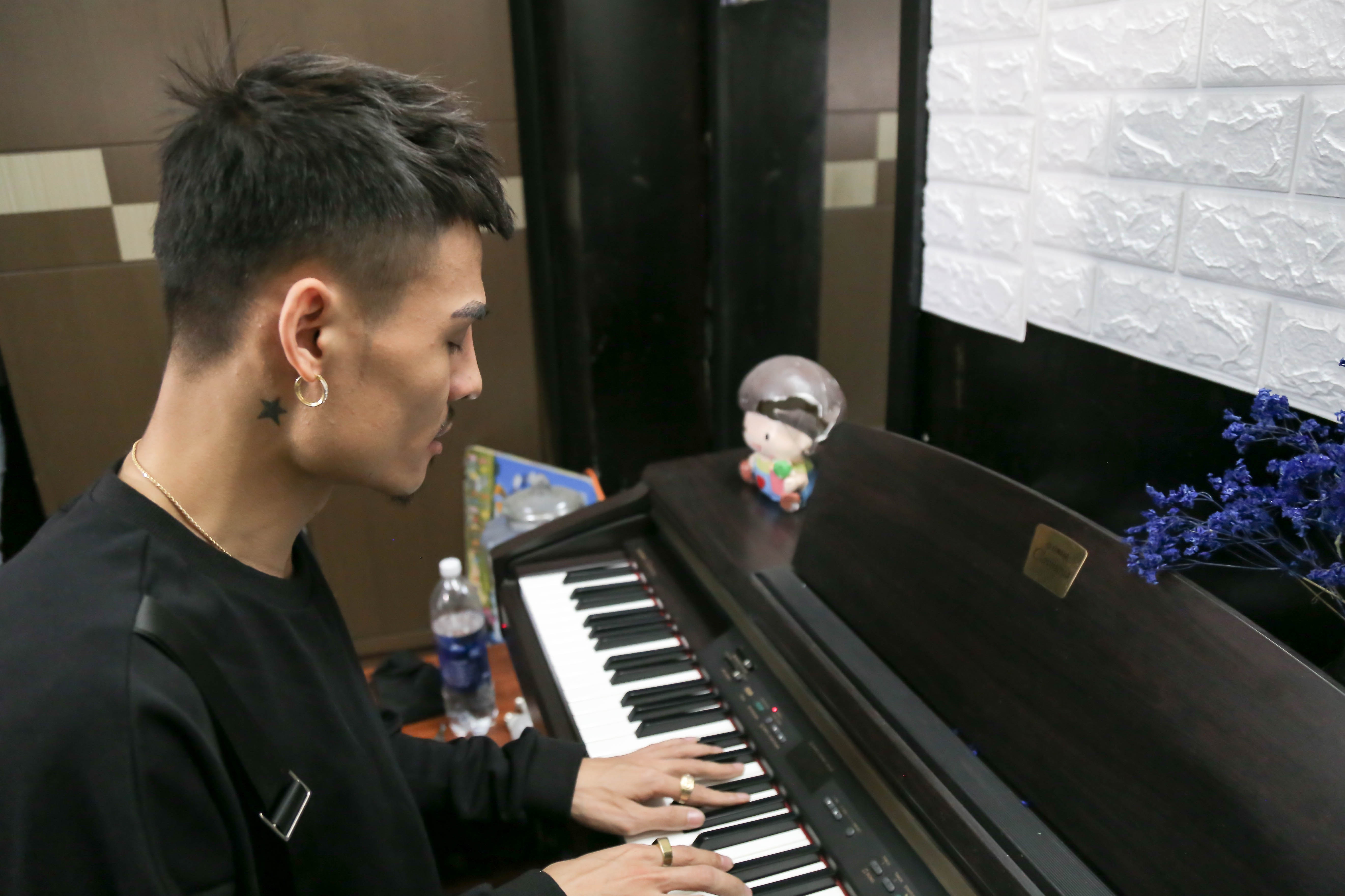 'Nguoi la oi', 'Em gai mua' qua giong hat that cua Hoa Vinh hinh anh