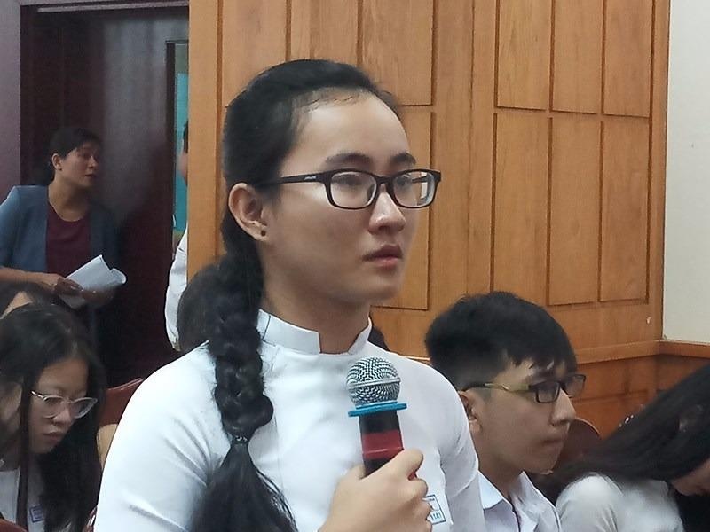 Chuyen truong, em Song Toan dang chay tron ap luc? hinh anh