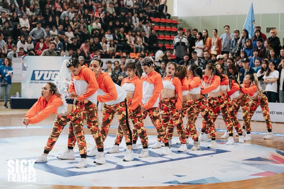 nhom nhay Hoc vien Bao chi anh 6