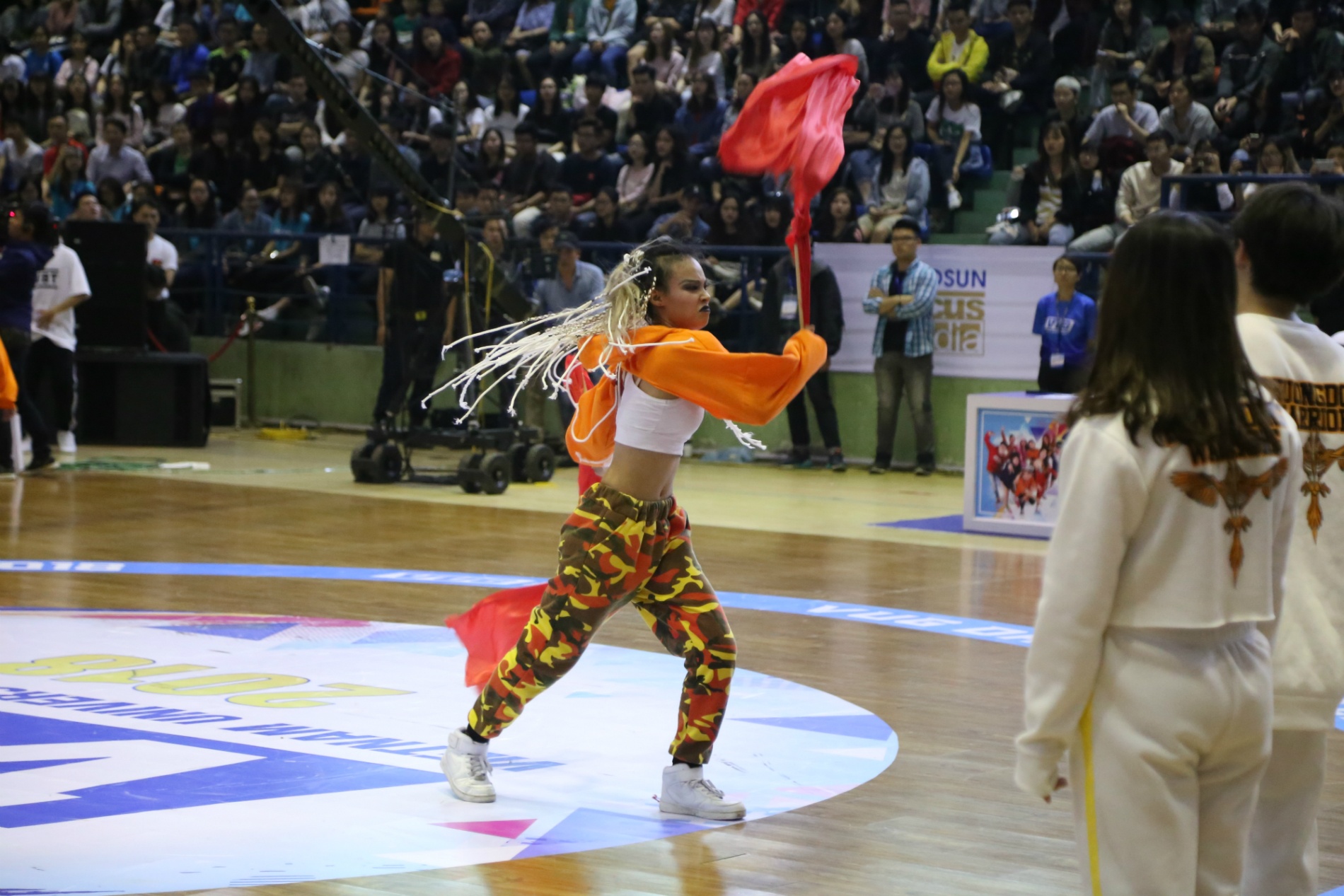 nhom nhay Hoc vien Bao chi anh 9