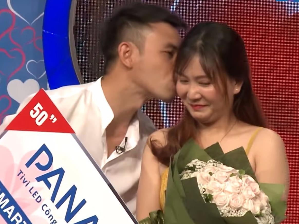 Chang kien truc su tung do vo hon nhan hen ho co gai 'nao ca vang' hinh anh