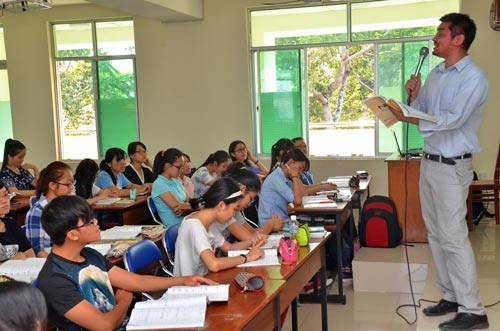 Nguoi thay dang canh tranh voi... Google hinh anh