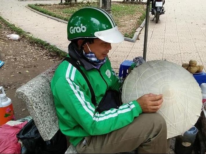9X tu hao khi cha lai xe om, o cung thanh pho nhung it khi duoc gap hinh anh