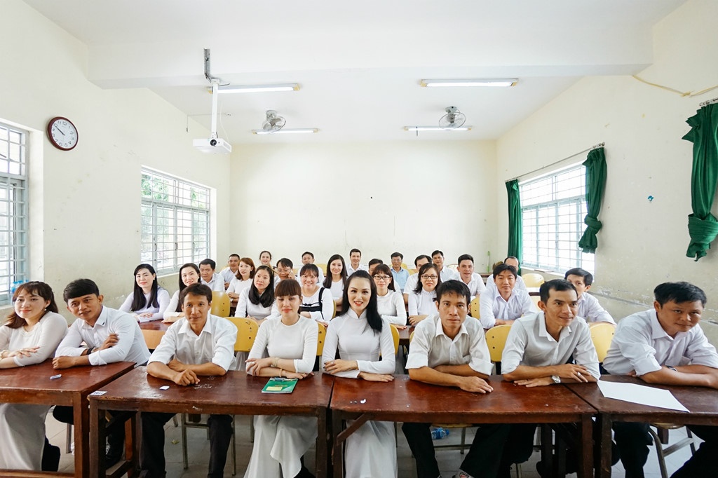 Lop hoc chup anh ky yeu sau gan 20 nam duoc nguong mo tuan qua hinh anh