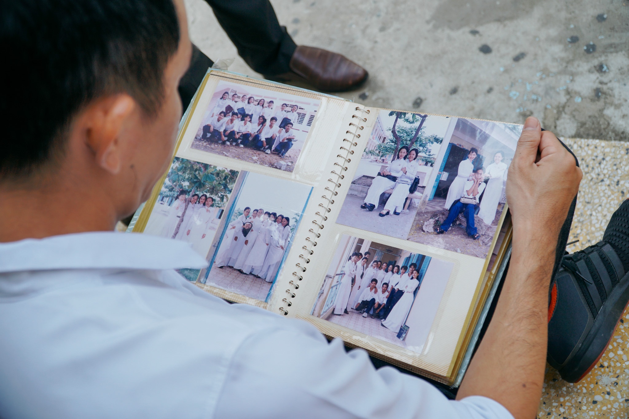 nam sinh hôn bạn nữ ngày bế giảng ảnh 6 nam sinh hon ban nu ngay be giang anh 6