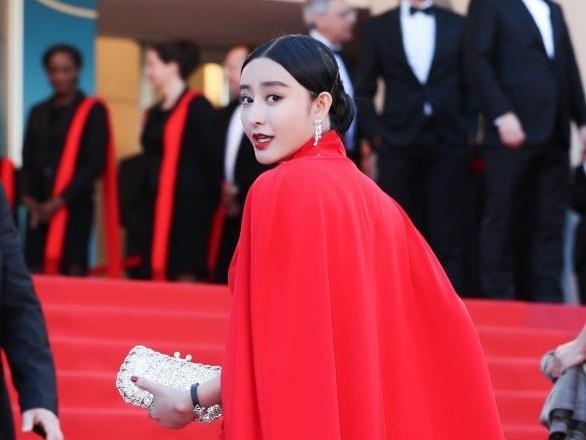 Hot girl Trung Quoc bi bao chi quoc te nham la Pham Bang Bang hinh anh