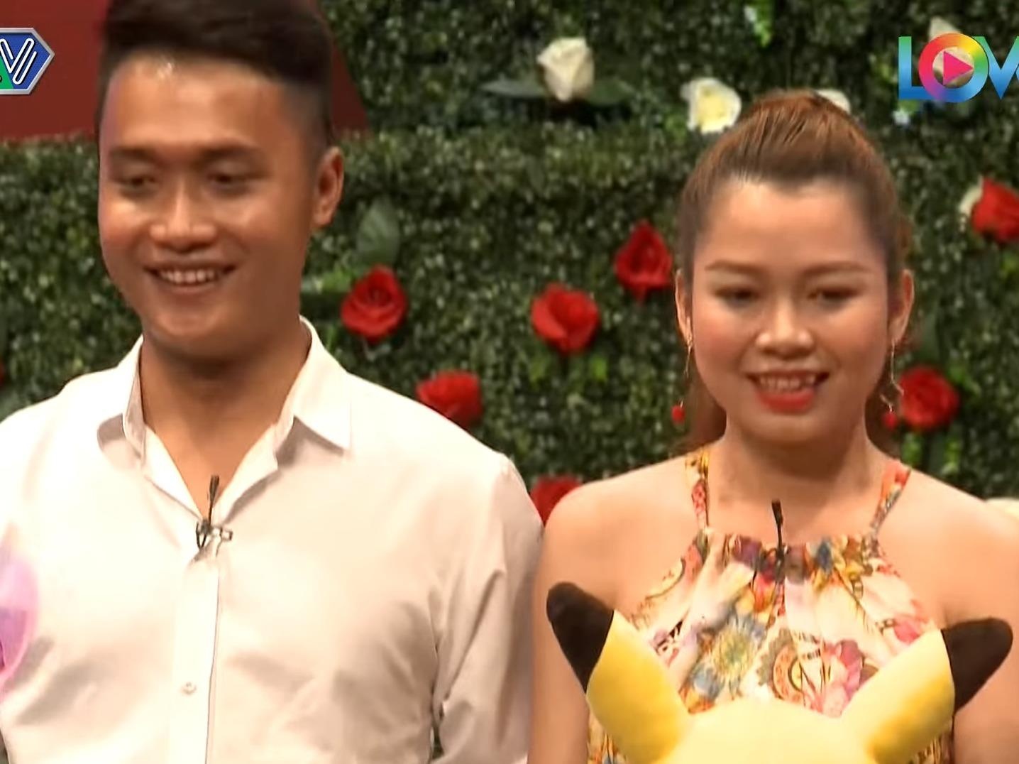 Chang trai tim ban gai 'day du bo phan tren co the' o Ban muon hen ho hinh anh