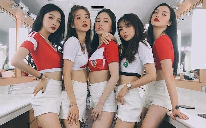 Loat hot girl co vu World Cup 2018 nhi nhanh truoc ong kinh hinh anh