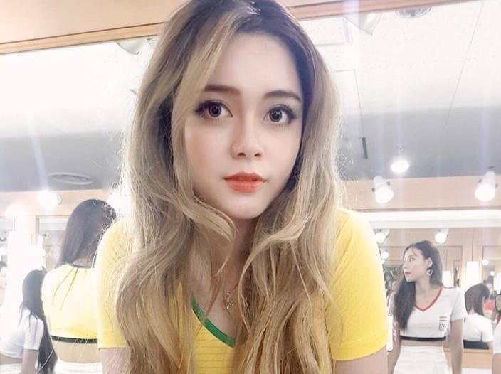 9X bi 'nem da' sau phan binh luan tran Brazil - Thuy Si hinh anh