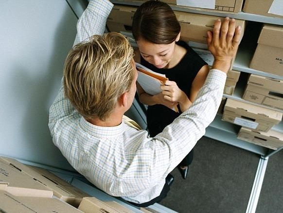 Harvard, Yale cam thay tro trong truong co quan he tinh cam va an ai hinh anh