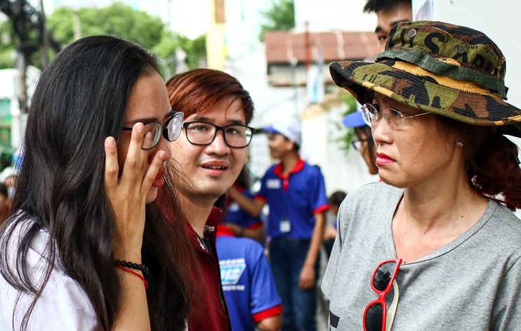 De thi Toan khien giao su, thay giao bat khoc hot nhat tuan qua hinh anh