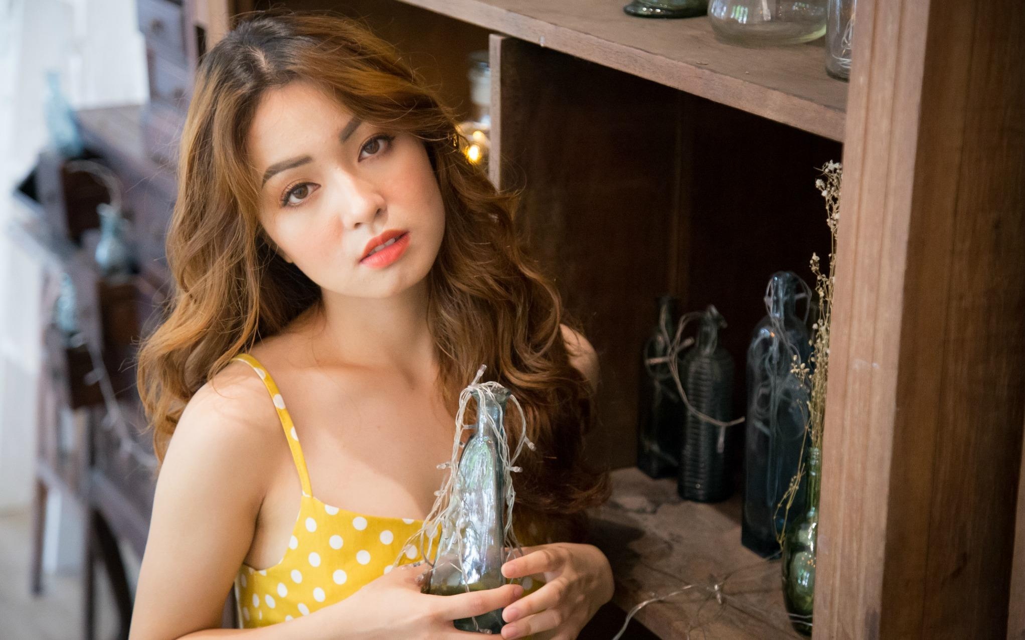 Ve ngoai xinh dep cua 9X thuong bi nham la con gai lai Tay hinh anh